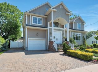 134 Ira Rd, Syosset, NY 11791