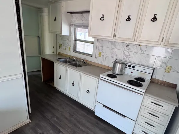 1011 Walnut Dr, Ashland City, TN 37015