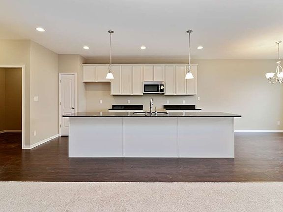 Kitchen and Breakfast