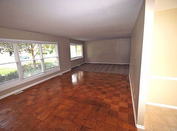 2nd image of 939 Wilshire Ave