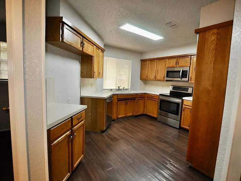 103 Kenshire Ct — Photo 4