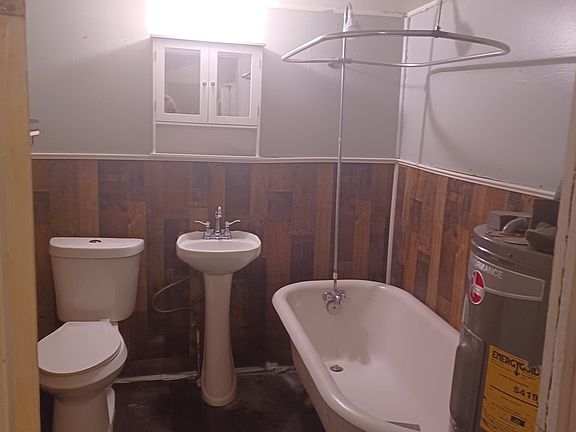3rd image of 1431 E 15th St
