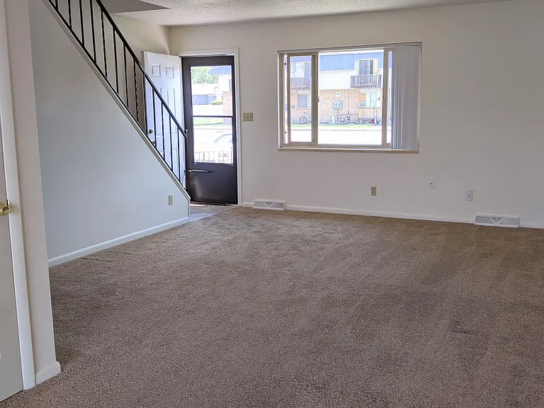 607 Roma Ct #A — Photo 2