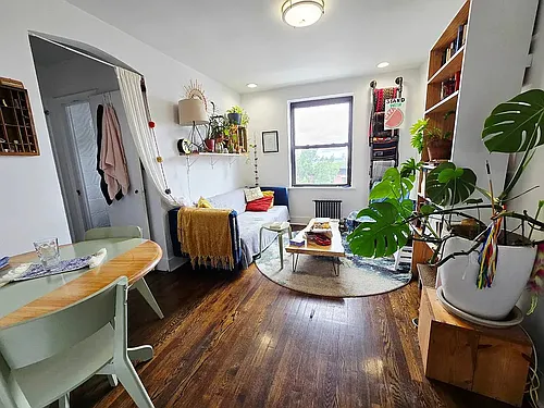 725 4th Ave #A5 Photo 1
