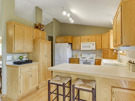 5th image of 2735 88th Ln NE