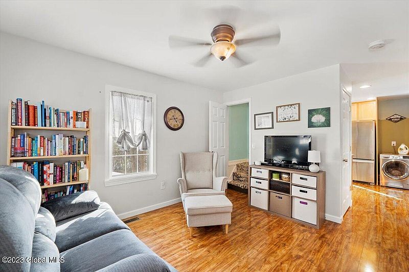 4th image of 42 Upper Hubbell Lane