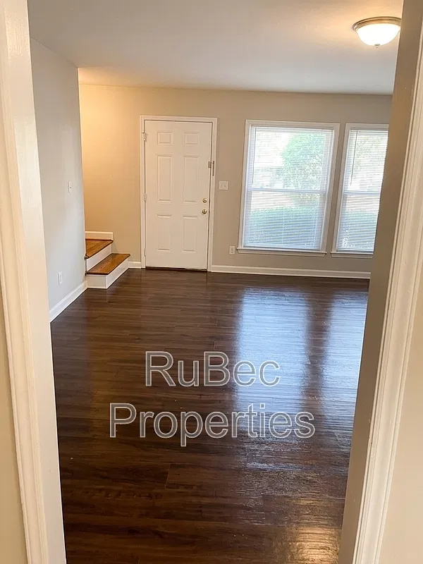 2 bed, 1.5 bath, 644 sqft, $885 — Photo 3