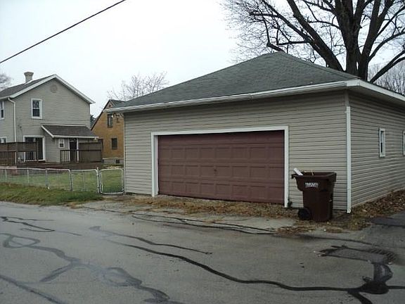 3rd image of 955 Washington Ave