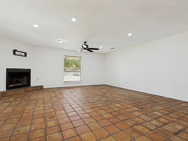 5045 Thunder Rd — Photo 4