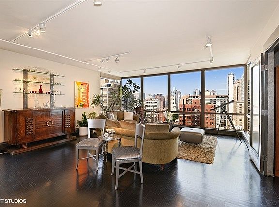 4th image of 100 E Bellevue Pl APT 17E