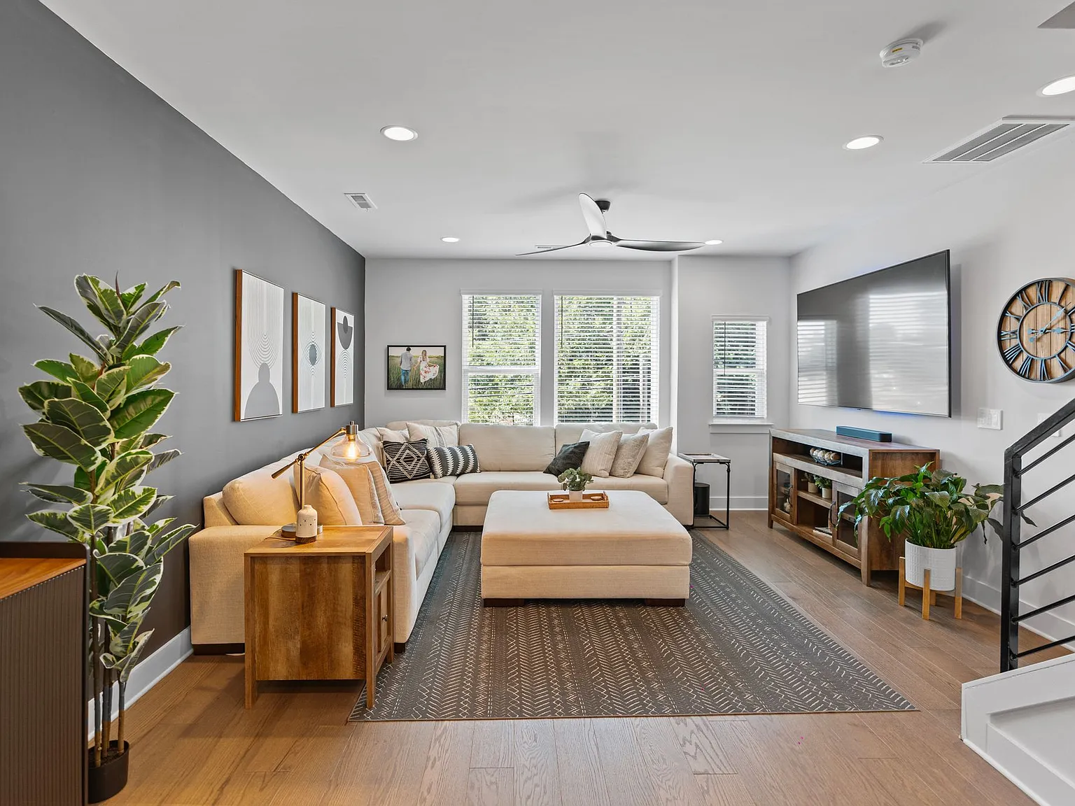 3 bed, 1723 sqft, $4,400 — Photo 1
