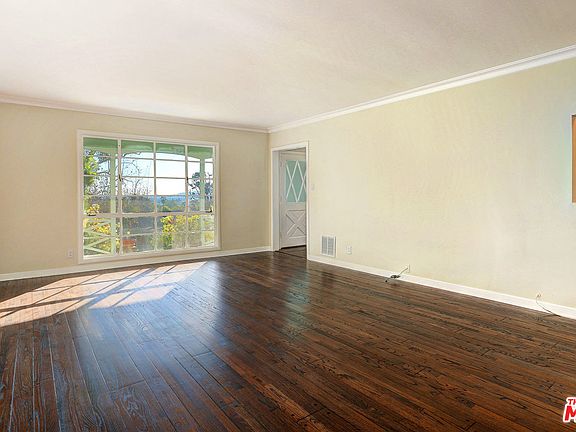 4th image of 2821 McConnell Dr