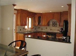 16 Findley Dr, East Northport, NY 11731