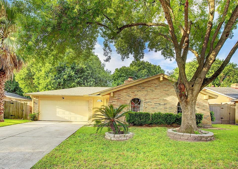 1st image of 2406 Green Knoll Dr