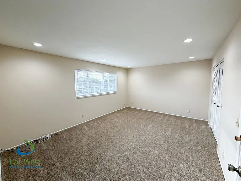 6465 Sussex Pl — Photo 16