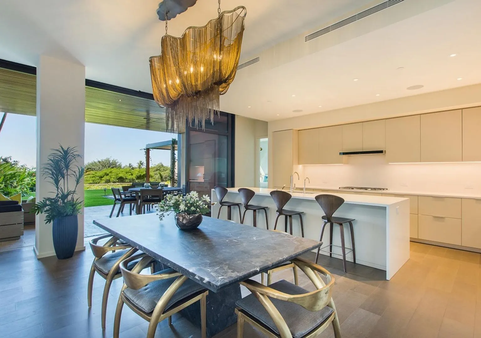 Park Lane Sunset Resort: Luxury Ala Moana Home w/ Private Pool, Hot Tub & Lanai — Photo 3