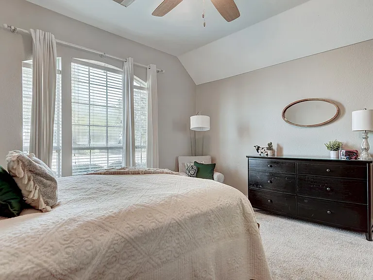 2639 Henley Dr — Photo 33