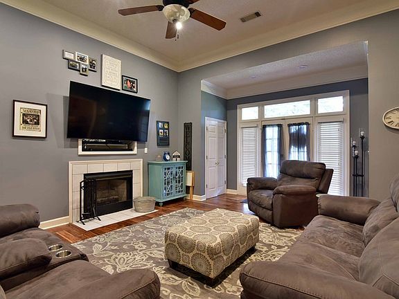 4th image of 144 Hardwood Ln