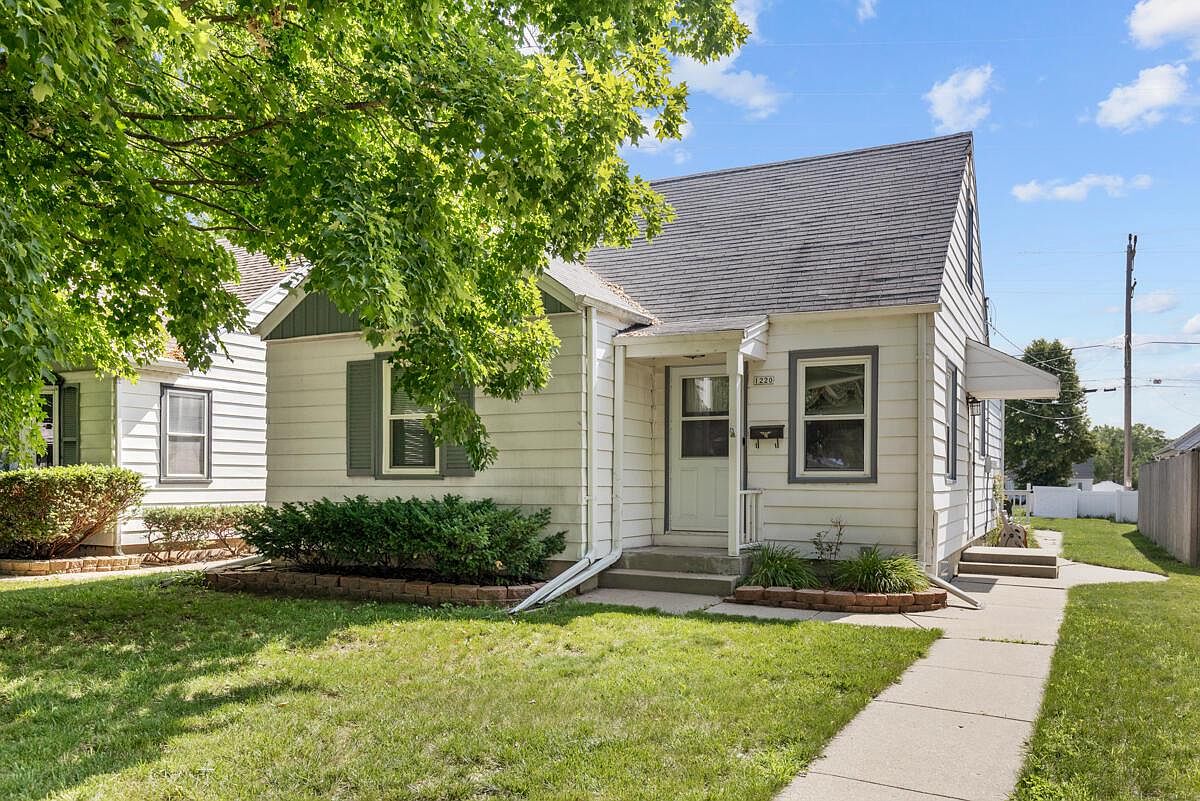 1220 South 113th STREET, West Allis, WI 53214 Zillow