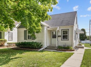 1220 S 113th St, West Allis, WI 53214