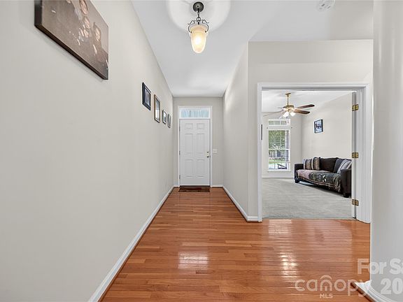 3rd image of 533 Fair Oaks Dr