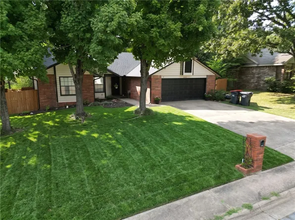 1602 Glen St, Springdale, AR 72762