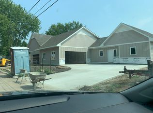 140 7th St SW, Cokato, MN 55321