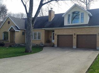 128 W Roselawn Dr, Logansport, IN 46947
