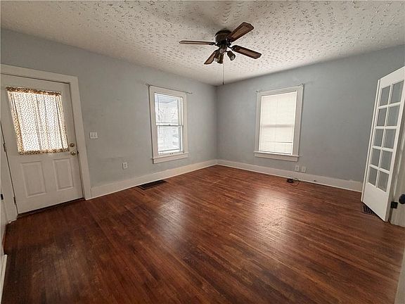 3rd image of 207 W Market St