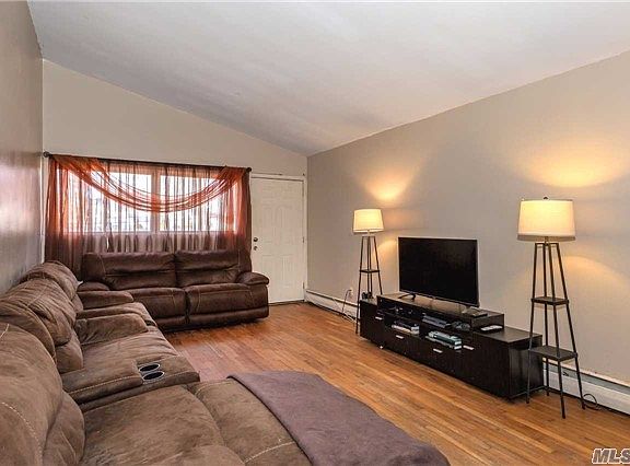 3rd image of 136 W Court Dr