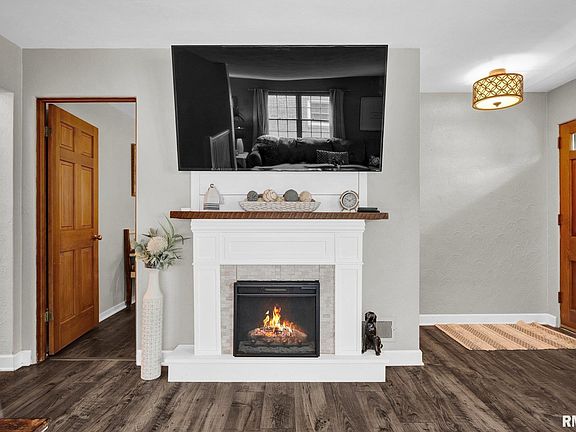 5th image of 1005 Illinois St