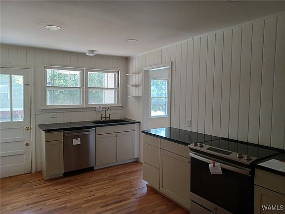 3rd image of 116 Market St