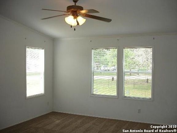 4th image of 475 Avery Cir
