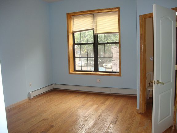 4th image of 530 W 175th St