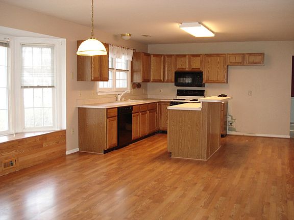 Eat-In Kitchen