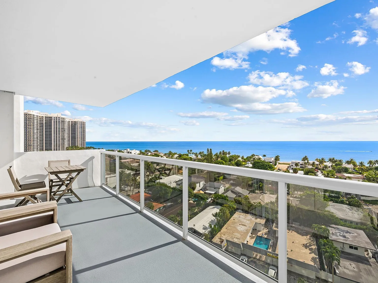 2 bed, 2.0 bath, 1100 sqft, $4,100 — Photo 3