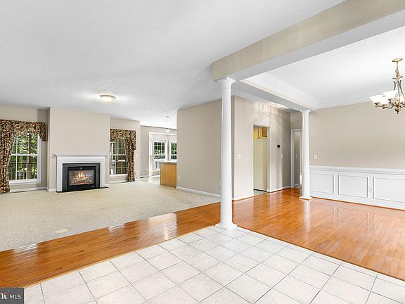 5th image of 1107 Great Oaks Ln