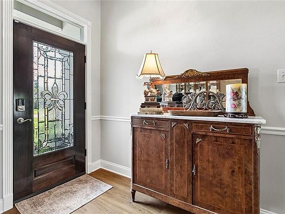 4th image of 2064 W Ridge Dr