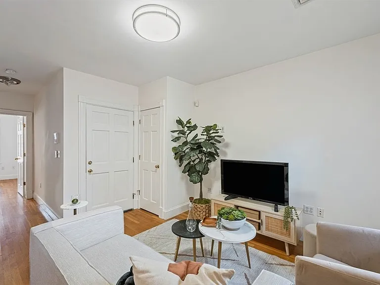 296 W 3rd St #20 — Photo 7