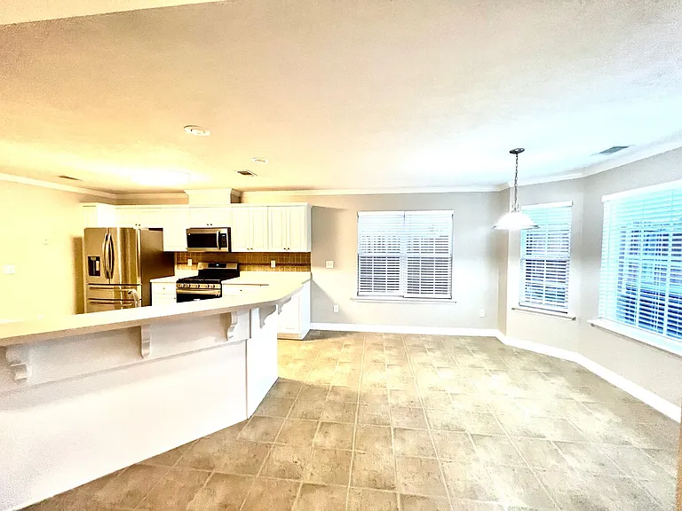 702 Wickham Dr — Photo 7