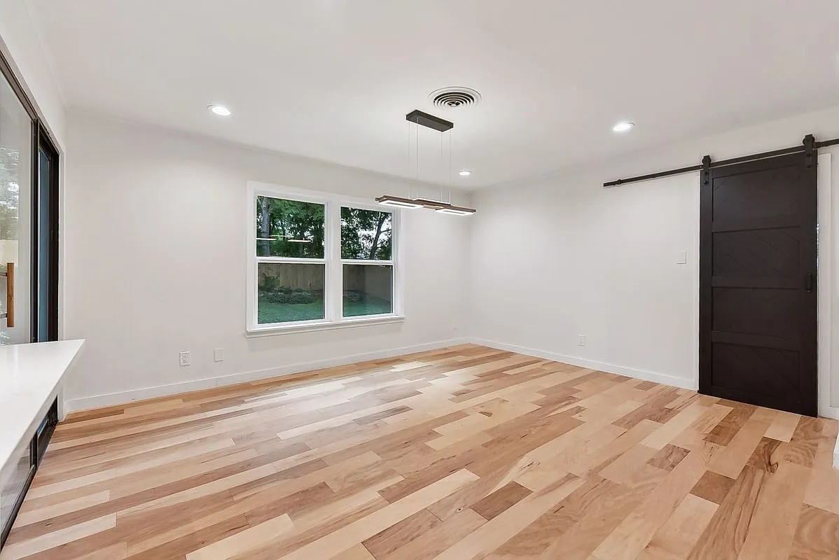3 bed, 2.0 bath, 1351 sqft, $2,800 — Photo 2