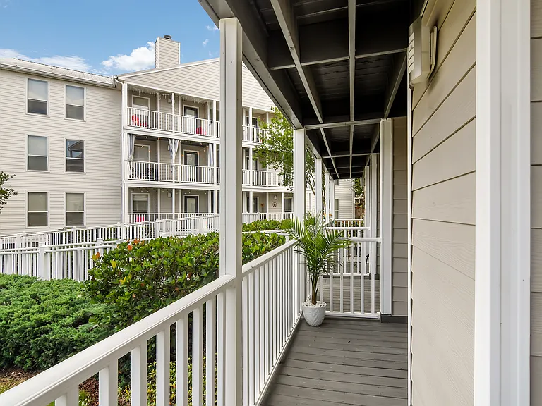 Lakeshore Pointe Apartment Homes — Photo 14