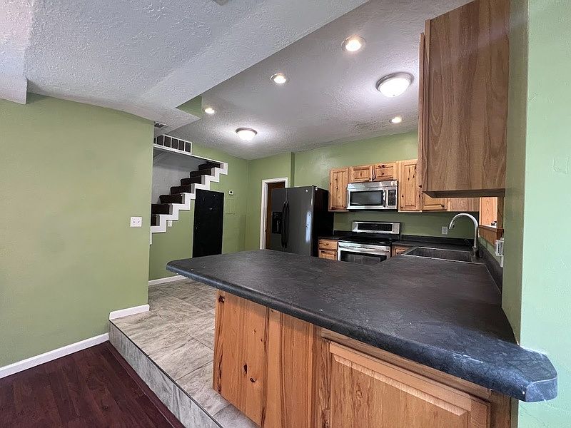 1st image of 867 E Browning Ave #3