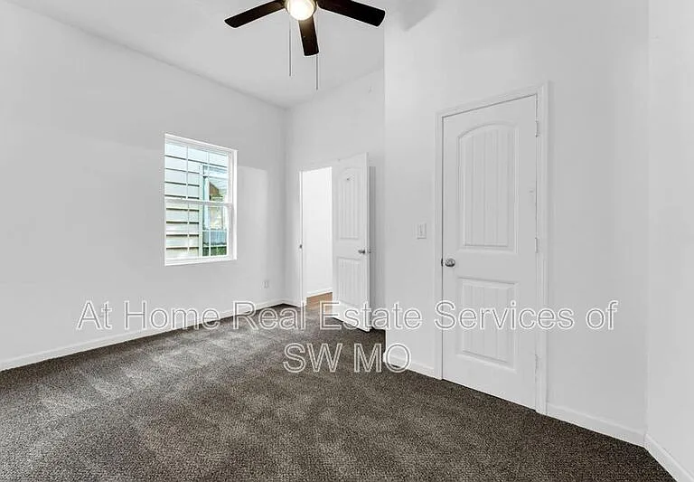 522 S Broadway Ave — Photo 9