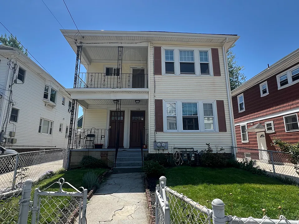 156 Narragansett St #2
