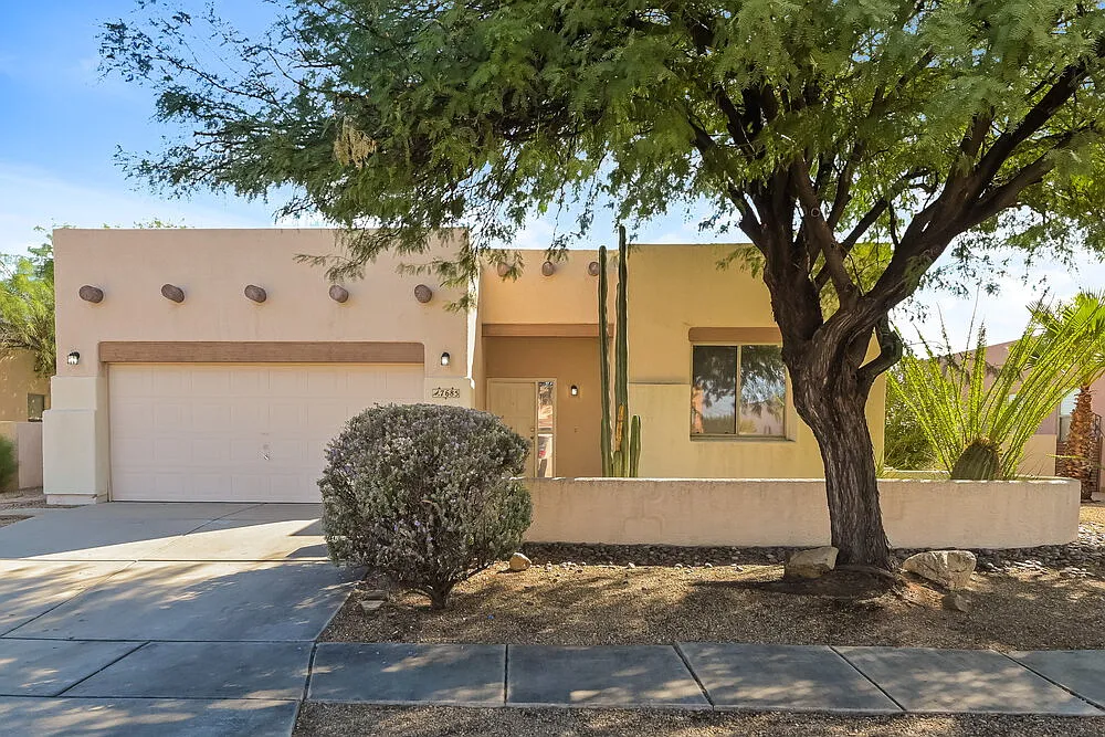 4 bed, 2.0 bath, 1917 sqft, $2,165 — Photo 1
