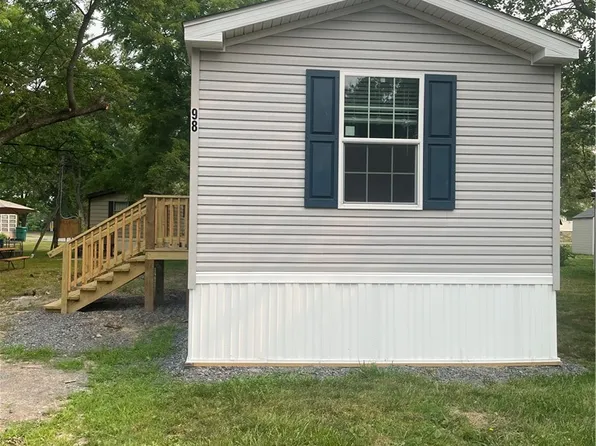 98 Northrup Ln, Farmington, NY 14425