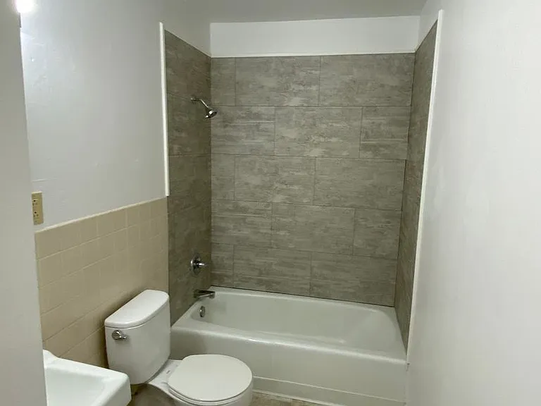 605 S 7th Ave — Photo 5