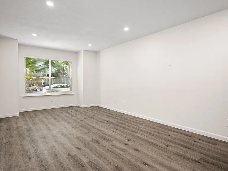 1100 Leff Street — Photo 5