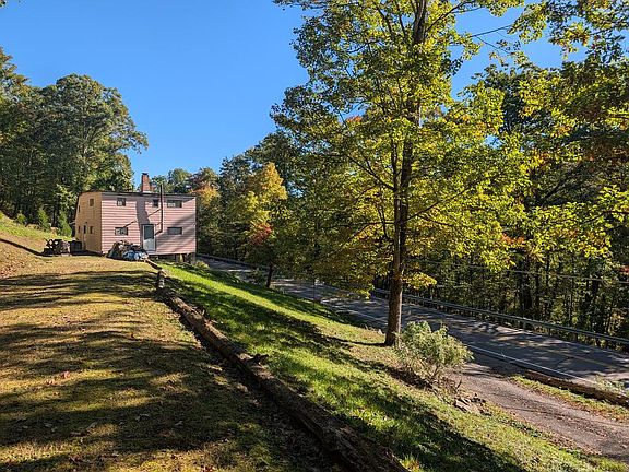 4th image of 106 Riverview Dr